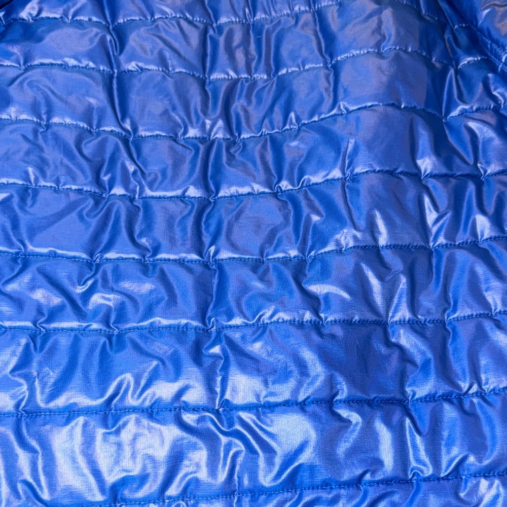 Patagonia Men's Navy Insulated Vest - Picture 3 of 6